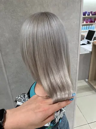 セミロング カラー ハイトーン/ブリーチ 山崎 悠次のヘアスタイル