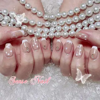 ネイル 🦋 Queenieのネイルデザイン