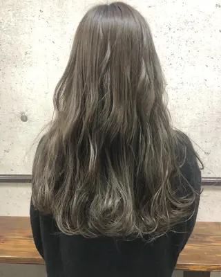 ロング カラー 江原 彩華のヘアスタイル