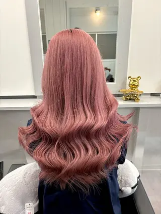 ロング カラー 大阪ケアブリーチ/ ミルクティーベージュのヘアスタイル