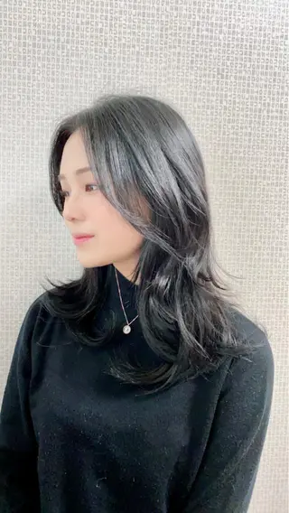 セミロング カラー パーマ Emerge渋谷店所属・パーマ/レイヤー 🐯ヒョウガ🐯のヘアスタイル