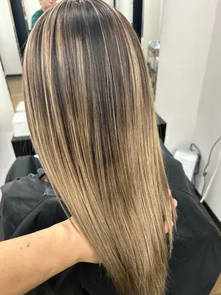 ミディアム 下妻 カラーエクステ難波のヘアスタイル