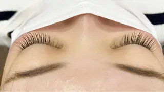 マツエク・マツパ 小林 美央のヘアスタイル