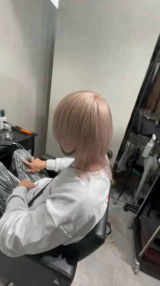 メンズ 奥本 侑 ハイトーン、髪質改善のヘアスタイル