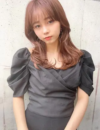 ロング レイヤーカット、 大人可愛い　中村美羅のヘアスタイル