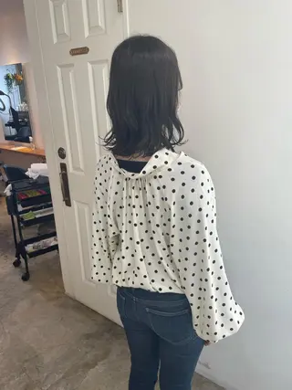 ミディアム カラー MIOベージュカラー 柔らかいカラーのヘアスタイル