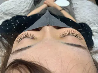 マツエク・マツパ なぽ ❤︎ y2k/韓国nailのネイルデザイン