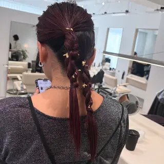ミディアム ヘアアレンジ カジュアルを女っぽく 𝗮𝘆𝗮𝗰𝗼のヘアスタイル