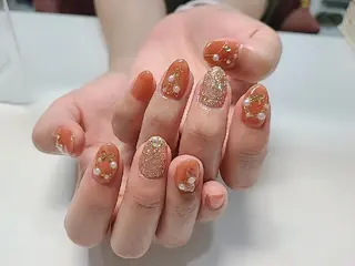 ネイル マツエク・マツパ ビーケア自由が丘所属・えみ えみのネイルデザイン