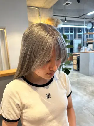 セミロング カラー yuika .のヘアスタイル