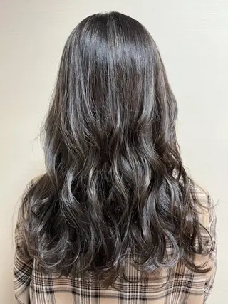 ロング カラー 新井 彩寿花のヘアスタイル