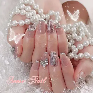 ネイル 🦋 Queenieのネイルデザイン