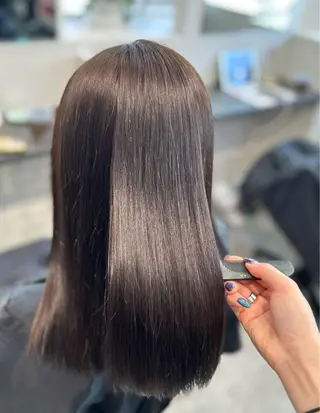 ミディアム ブリーチ/ベージュ /レイヤー/ひよりのヘアスタイル