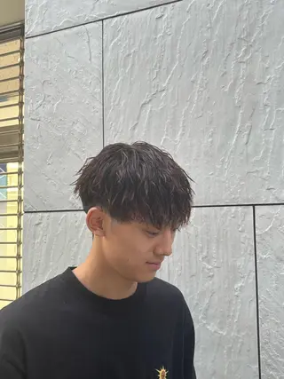 パーマ メンズハイトーン 北斗💍レイヤーのヘアスタイル