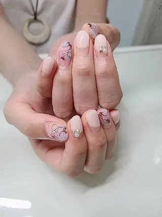 ネイル ビーケア自由が丘所属・えみ えみのネイルデザイン
