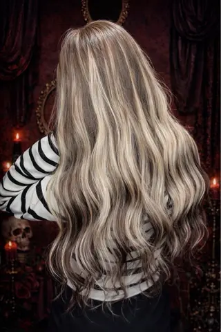 ロング ショーヤ/ブリーチ /エクステのヘアスタイル