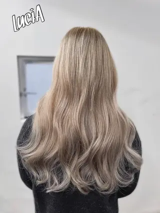 カラー ロング ヘアアレンジ エクステ LuciA\5900のヘアスタイル