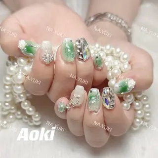 ネイル 🦋 Queenieのネイルデザイン