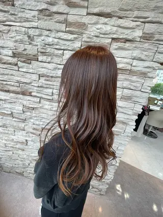 ロング レナークアリア 梅津美憂のヘアスタイル