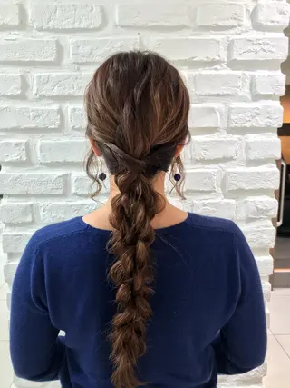 ロング ヘアアレンジ 【暖色カラー特化】 中山由梨のヘアスタイル