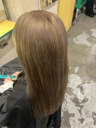 ロング カラー 泉澤 風花のヘアスタイル