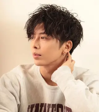 ショート パーマ メンズ ゆうこ 🩷🩶のヘアスタイル