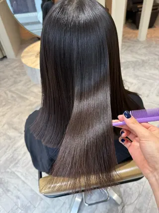 ミディアム ミルクティー× グレージュMOMOのヘアスタイル