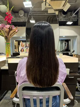 ロング タツキ／レイヤー／ パーマ／艶カラーのヘアスタイル