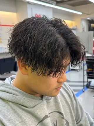 パーマ メンズ DAZZLE hair RUSH所属・波巻き得意 メンズ美容師/松井陸のヘアスタイル
