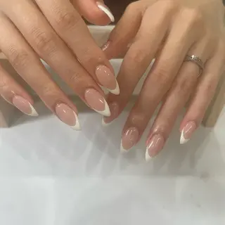 ネイル 𝑟𝑖𝑠𝑎 🕯‎🤍のネイルデザイン