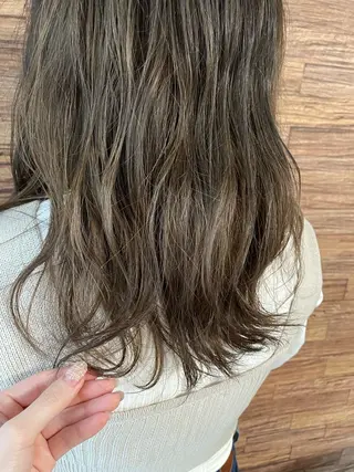 セミロング 佐藤 芽依のヘアスタイル