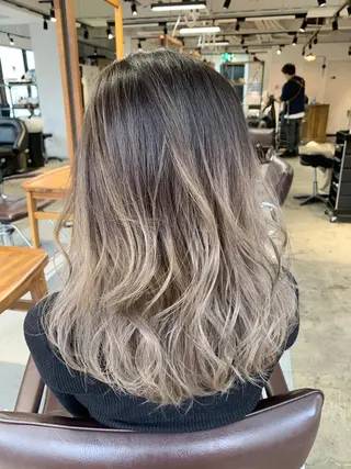 セミロング hair  design Norm所属・ハイライトバレイヤー ジュ🎨川村聖吾🎨のヘアスタイル