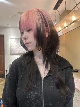 ロング YUI/レイヤー/ ウルフ/艶カラーのヘアスタイル