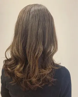 ミディアム 多田 彩香のヘアスタイル