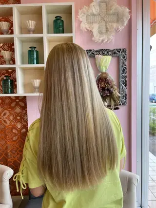 ロング カラー 個性派/ハイトーン ✨✨　稲吉菜々美のヘアスタイル