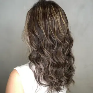 ロング カラー 井澤 和花のヘアスタイル