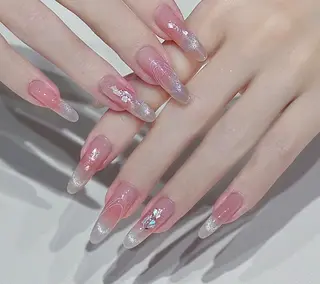 ネイル D-BEAUTY Nailsalonのネイルデザイン