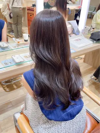 ロング AIKA／ 新宿のヘアスタイル