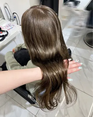 セミロング カラー サワイ ユイのヘアスタイル