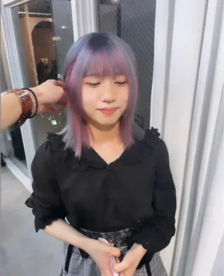 ミディアム 有人/バレイヤージュ /シャドールーツのヘアスタイル