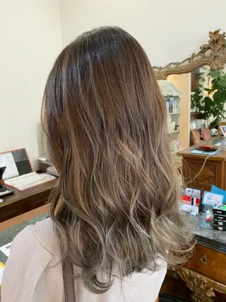 セミロング 三好 美里のヘアスタイル