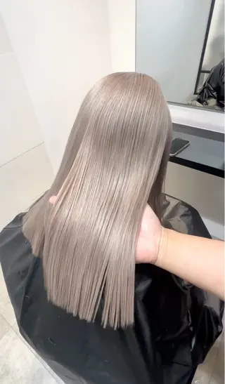 ミディアム カラー NVEMO.【ベモ】所属・ミルクティーベージュ /まりん🥣のヘアスタイル