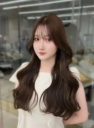 セミロング 顔周りカット/髪質 改善/透明感カラーのヘアスタイル