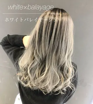 ロング カラー ももか bAteAuのヘアスタイル