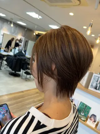 ショート カラー 坂田 優子のヘアスタイル