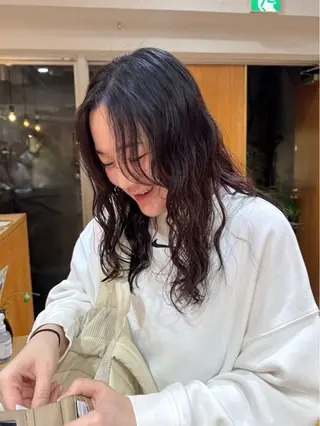 ミディアム パーマ 大橋 芽衣のヘアスタイル