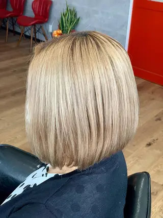 ミディアム SALOWIN心斎橋Suite店所属・ブリーチ毛にもできる 縮毛矯正|鷹司郎のヘアスタイル