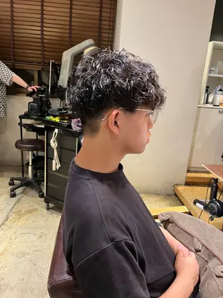 ショート パーマ こまつばらみお/レイ ヤー/ダブルカラーのヘアスタイル