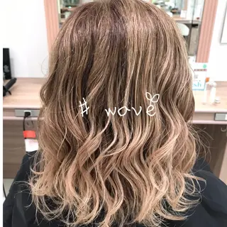 カラー ヘアアレンジ ブリーチ/ハイトーン ピンク/ベージュ🎟のヘアスタイル