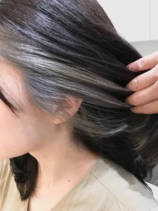 セミロング カラー 清藤綾/脱白髪染め 白髪ぼかしハイライトのヘアスタイル